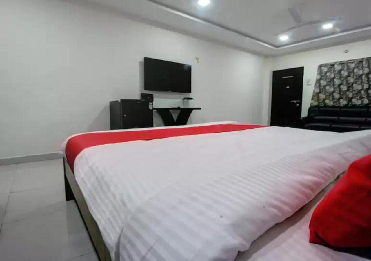 Raichur Hotel Santoshi Hometel מראה חיצוני תמונה