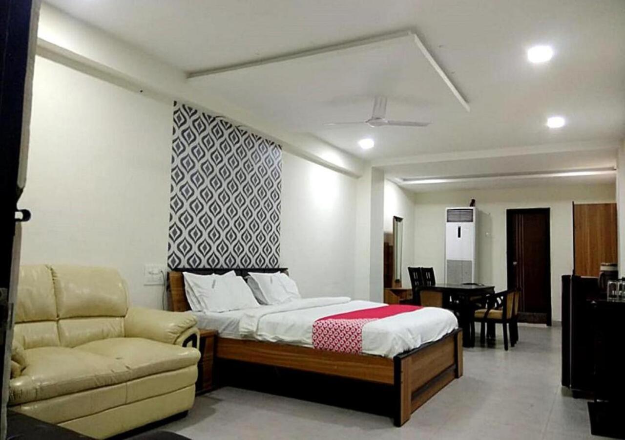 Raichur Hotel Santoshi Hometel מראה חיצוני תמונה