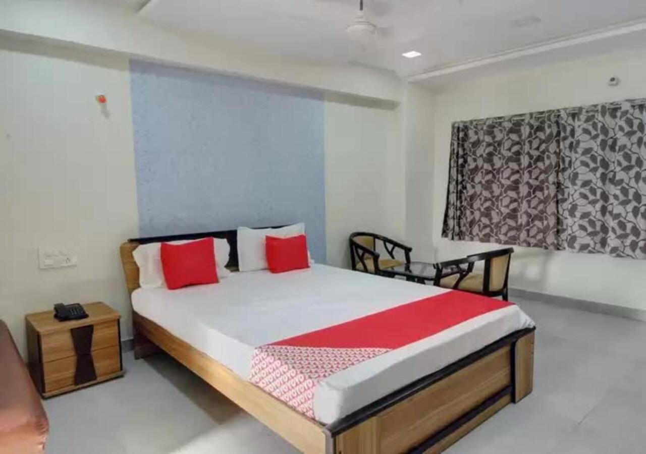 Raichur Hotel Santoshi Hometel מראה חיצוני תמונה